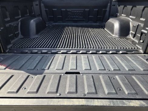 Used 2025 GMC Sierra 1500 SLT AWD/4WD image 31