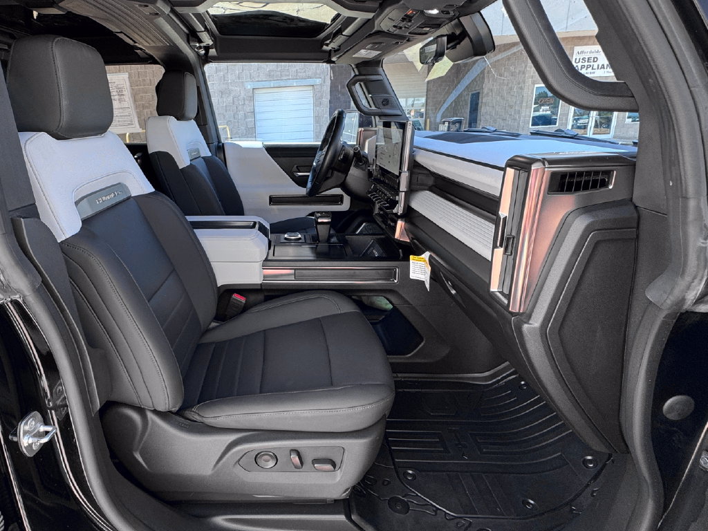 Used 2024 GMC Hummer EV 3X w/ LPO, Illumination Package AWD/4WD image 36
