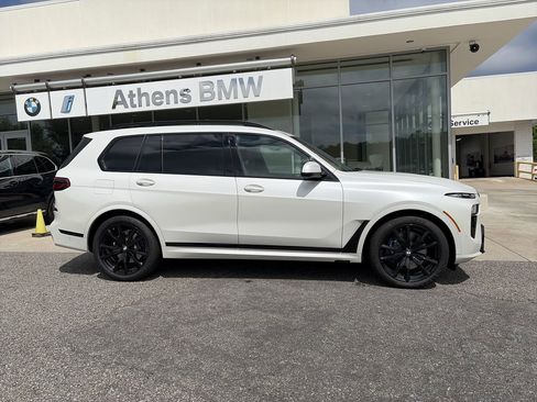 Used 2024 BMW X7 xDrive40i w/ M Sport Package AWD/4WD image 9