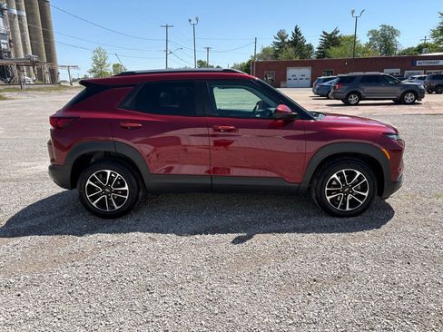 Used 2025 Chevrolet TrailBlazer LT w/ Driver Confidence Package FWD image 2