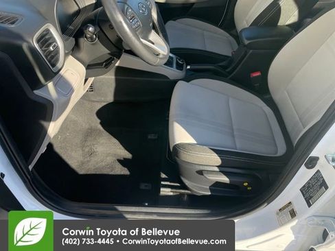 Used 2025 Hyundai Venue SEL image 9