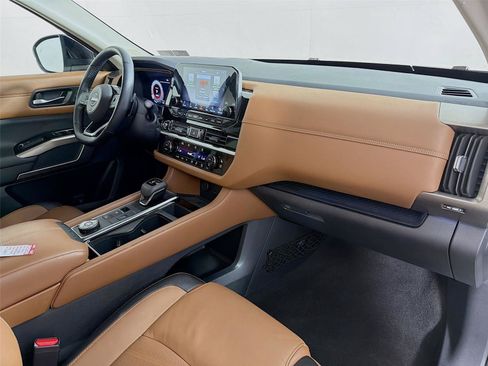 Used 2023 Nissan Pathfinder Platinum AWD/4WD image 32