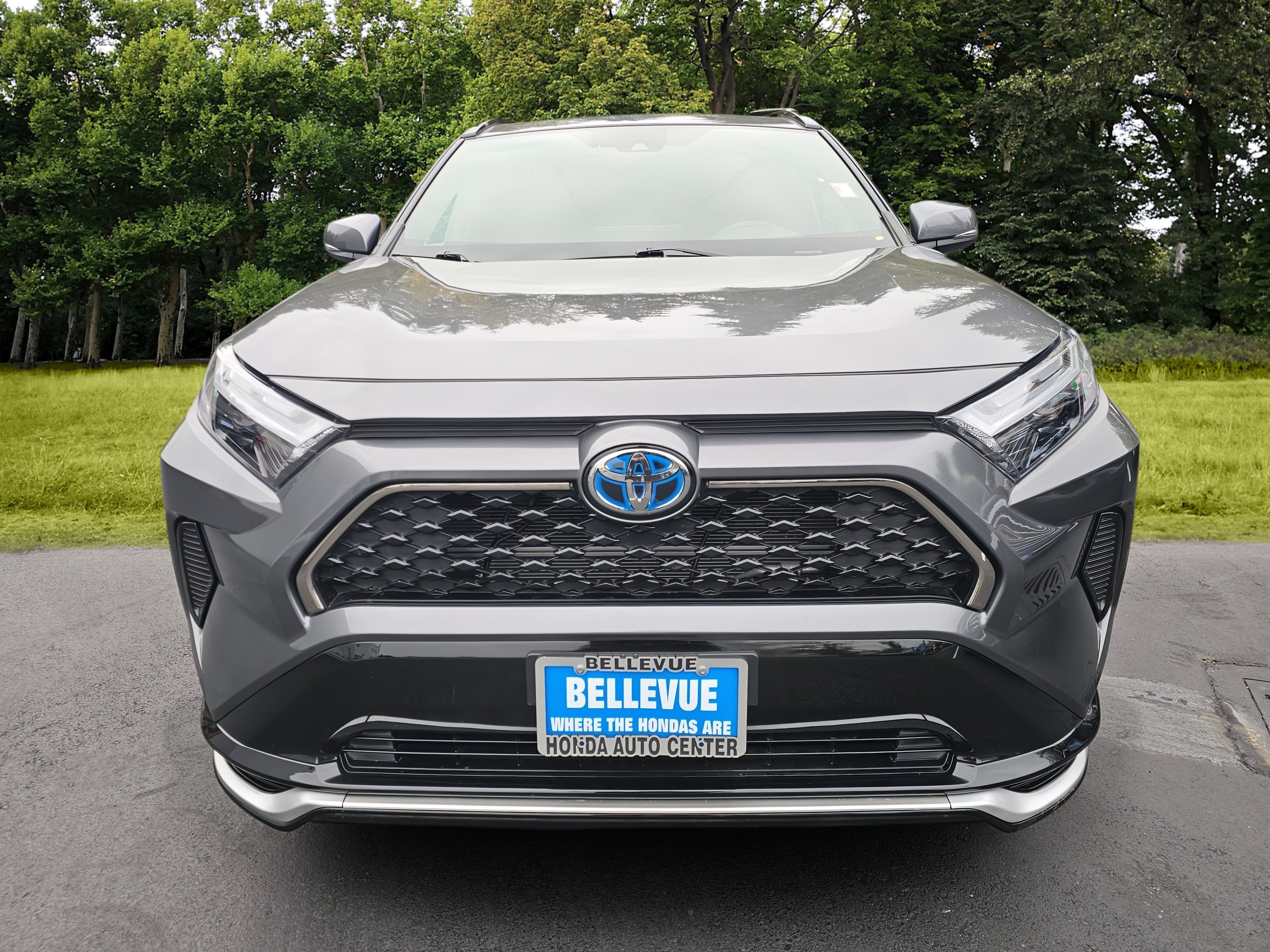 Used 2023 Toyota RAV4 SE w/ Weather & Moonroof Package AWD/4WD image 2