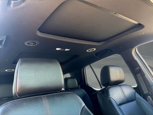 Used 2023 Chevrolet Traverse RS AWD/4WD image 31