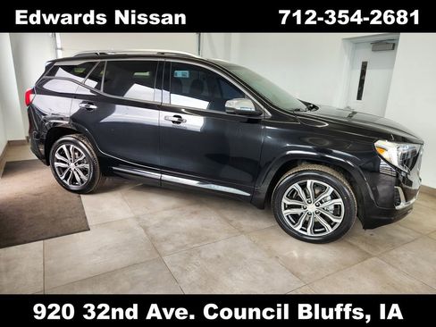 Used 2020 GMC Terrain Denali w/ Denali Premium Package image 2