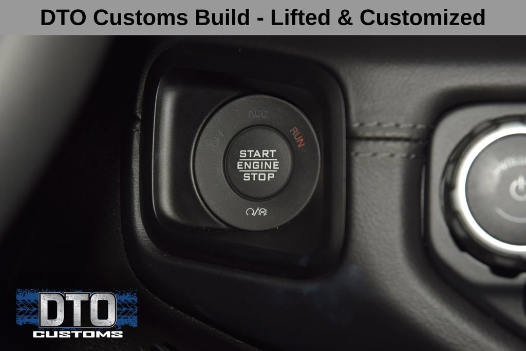 Used 2024 Jeep Wrangler Unlimited Sahara w/ Technology Group AWD/4WD image 32
