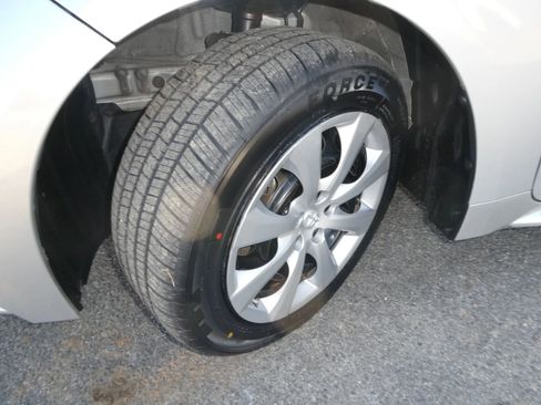 Used 2021 Toyota Corolla LE image 28