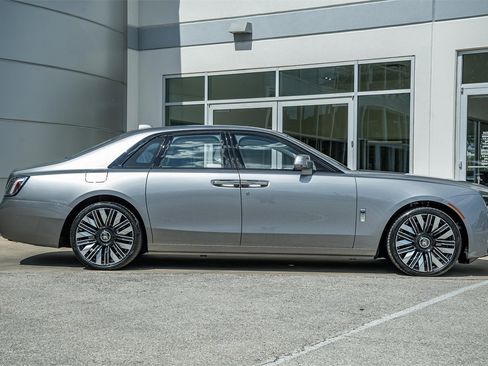 New 2025 Rolls-Royce Ghost image 7