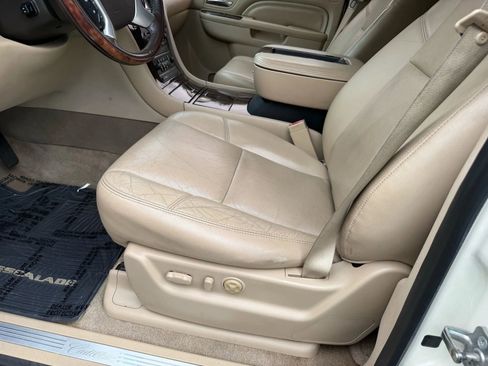 Used 2012 Cadillac Escalade Luxury w/ Livery Package image 11