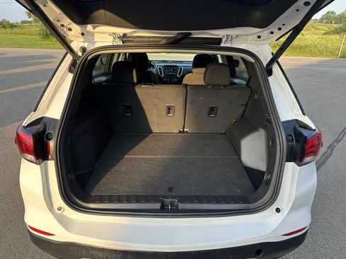 Used 2024 Chevrolet Equinox LT AWD/4WD image 9