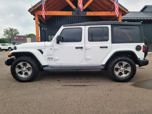 Used 2018 Jeep Wrangler Unlimited Sahara AWD/4WD image 19