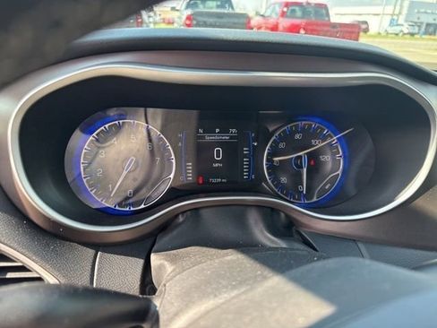 Used 2023 Chrysler Voyager LX image 16