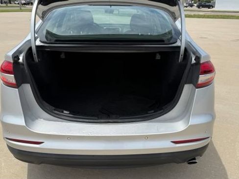Used 2019 Ford Fusion SE FWD image 10