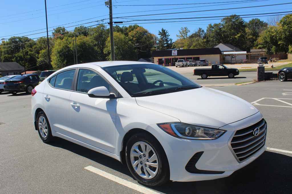 Used 2018 Hyundai Elantra SE FWD image 3
