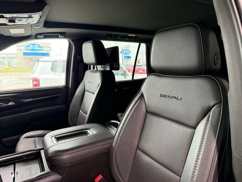 Used 2021 GMC Yukon Denali w/ Denali Premium Package image 15