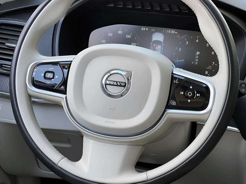 Used 2020 Volvo XC90 T6 Momentum AWD/4WD image 25