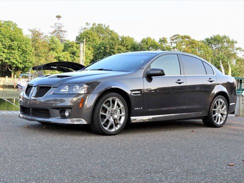 Used 2009 Pontiac G8 GXP RWD image 2