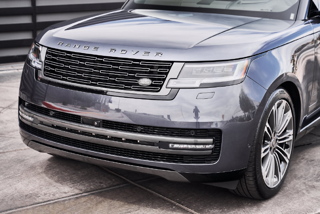 Used 2025 Land Rover Range Rover SE AWD/4WD image 6