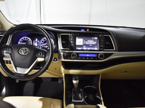 Used 2015 Toyota Highlander XLE image 34