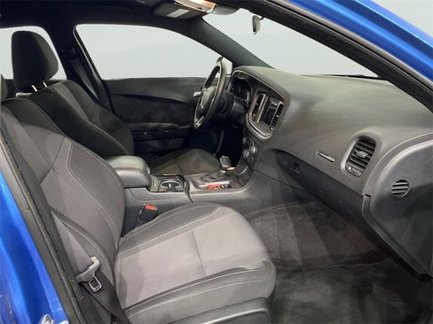 Used 2019 Dodge Charger SXT image 12