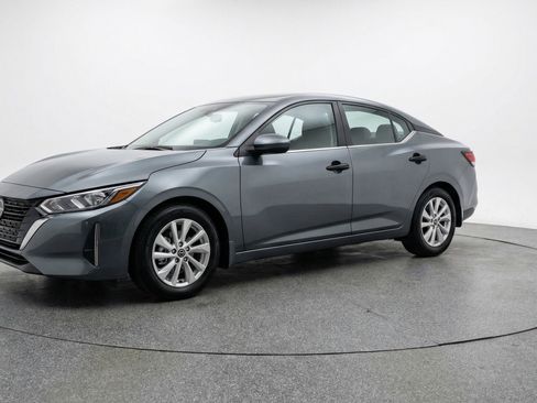 Used 2025 Nissan Sentra S image 3