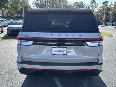 Used 2024 Lincoln Navigator Reserve image 9