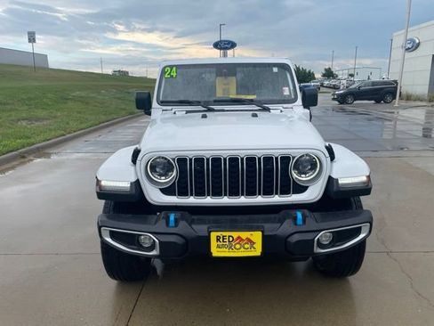 Used 2024 Jeep Wrangler Unlimited Sahara AWD/4WD image 9