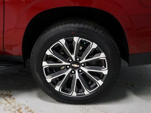 Used 2025 Chevrolet Suburban High Country w/ Sun And Tow Package AWD/4WD image 19