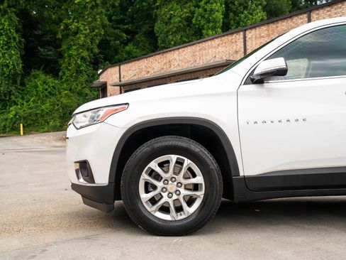 Used 2020 Chevrolet Traverse LT FWD image 3