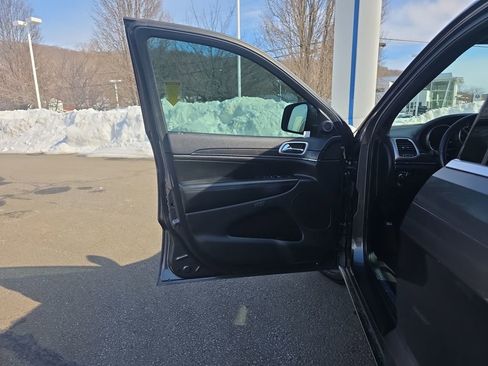 Used 2018 Jeep Grand Cherokee Limited image 20