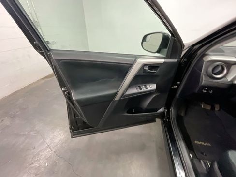 Used 2016 Toyota RAV4 LE image 19