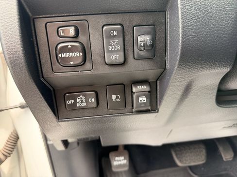 Used 2018 Toyota Tundra Limited w/ Limited Premium Package AWD/4WD image 27