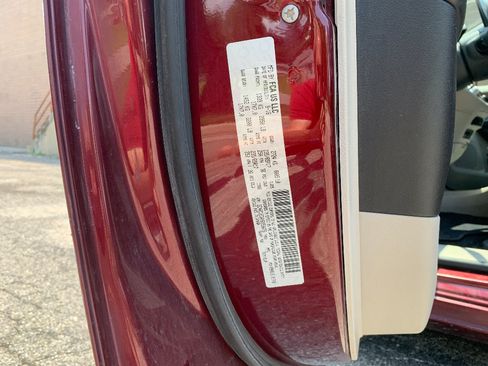 Used 2017 Chrysler Pacifica Touring-L Plus FWD image 12