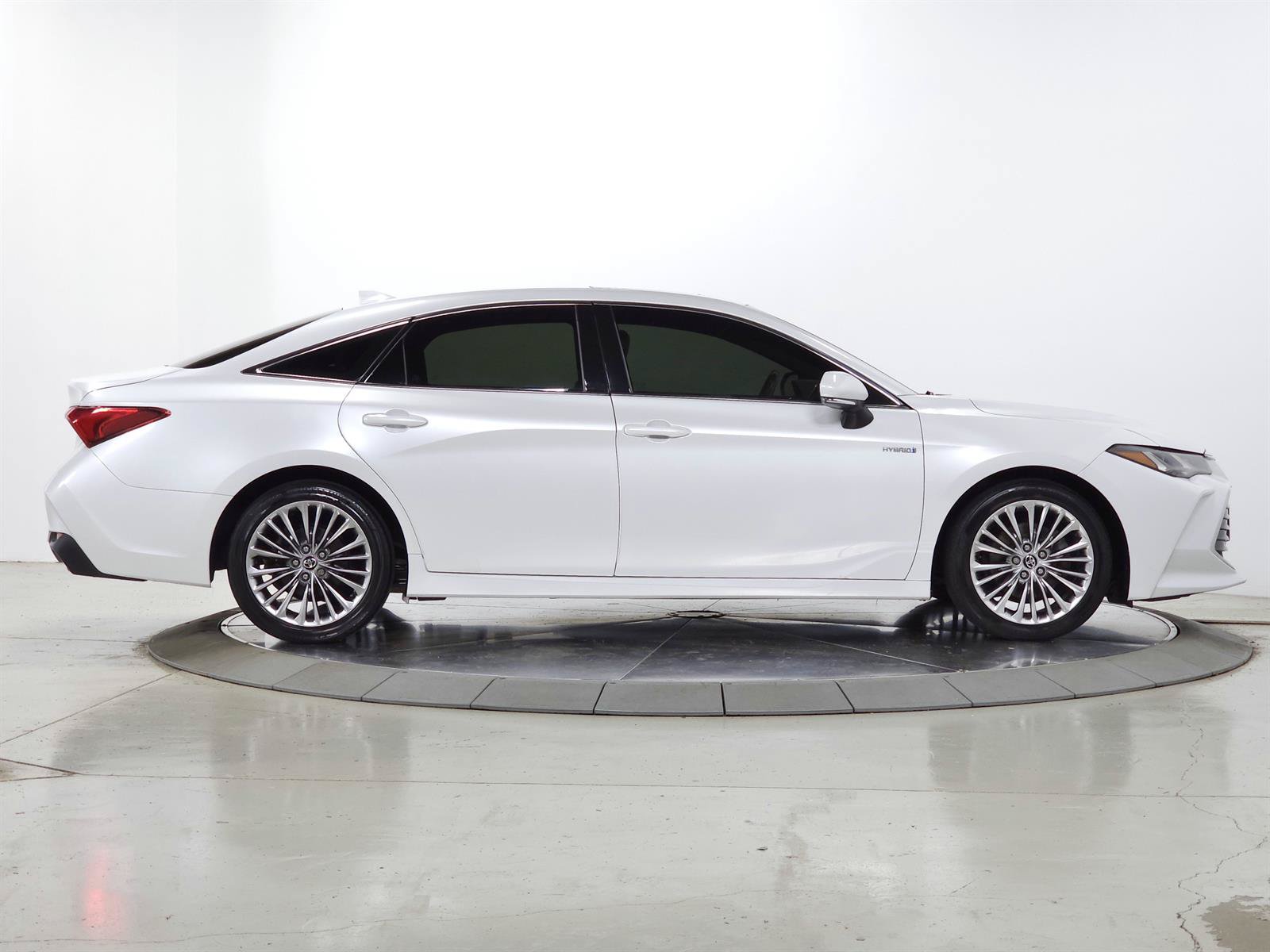 Used 2020 Toyota Avalon Limited w/ All Weather Liner Package FWD image 9