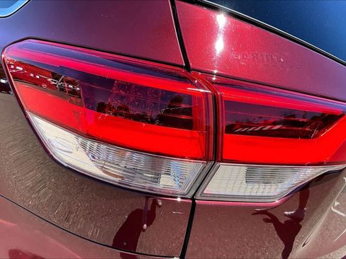 Used 2017 Toyota Highlander Limited Platinum AWD/4WD image 28