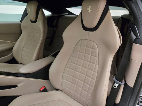 Used 2022 Ferrari Roma RWD image 31