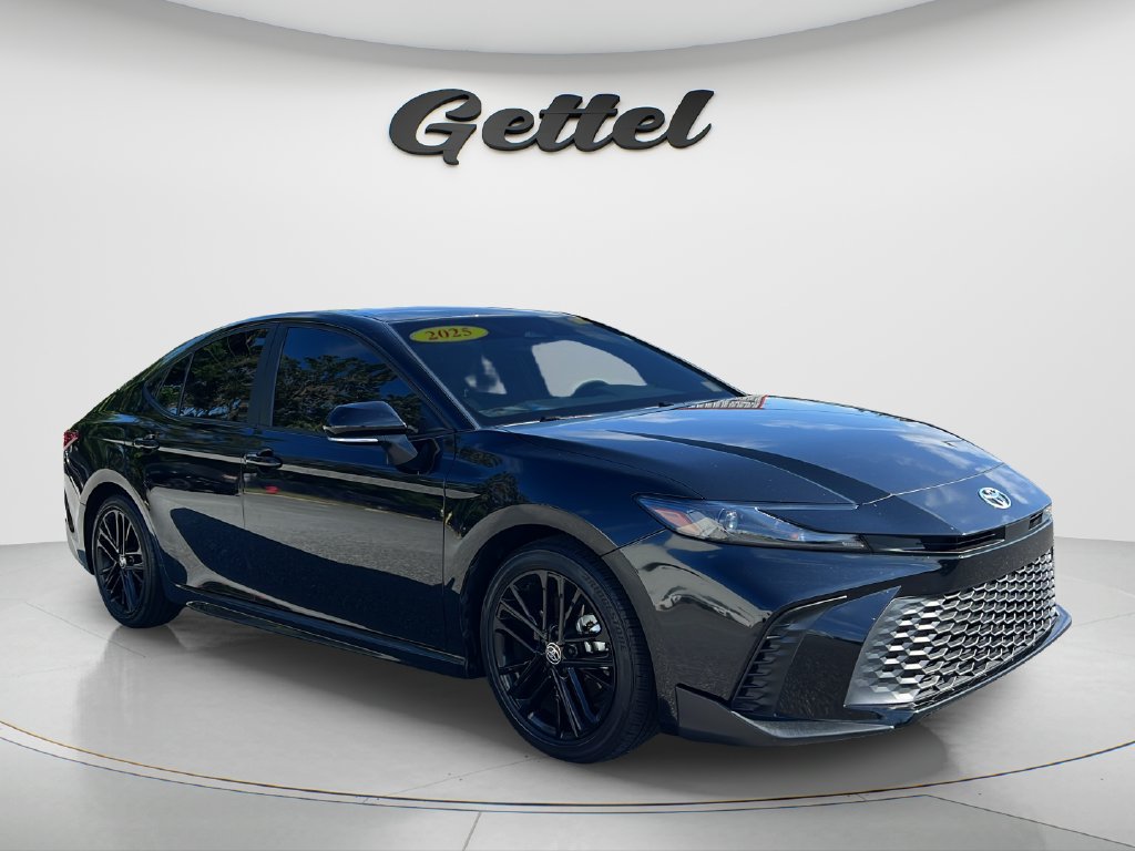 Used 2025 Toyota Camry SE FWD image 3