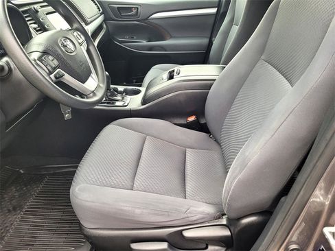 Used 2019 Toyota Highlander LE image 14
