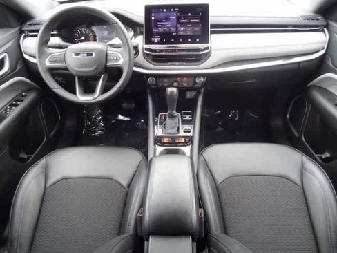 Used 2024 Jeep Compass Latitude AWD/4WD image 11