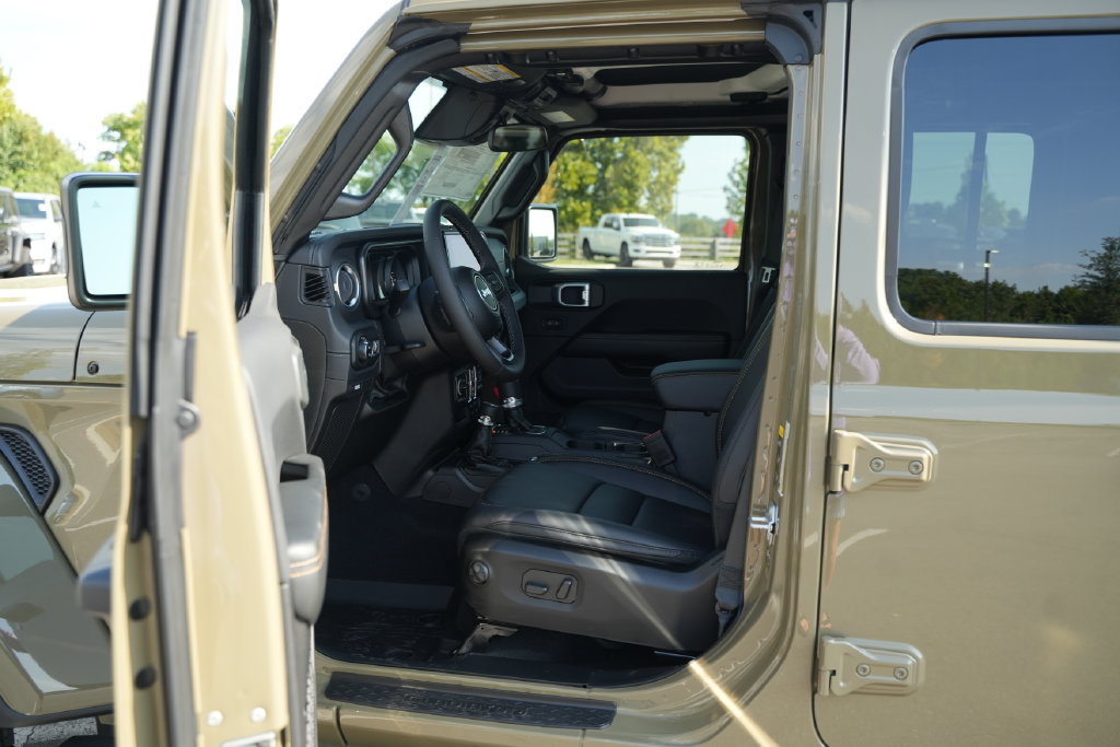 New 2026 Jeep Gladiator Sport AWD/4WD image 10