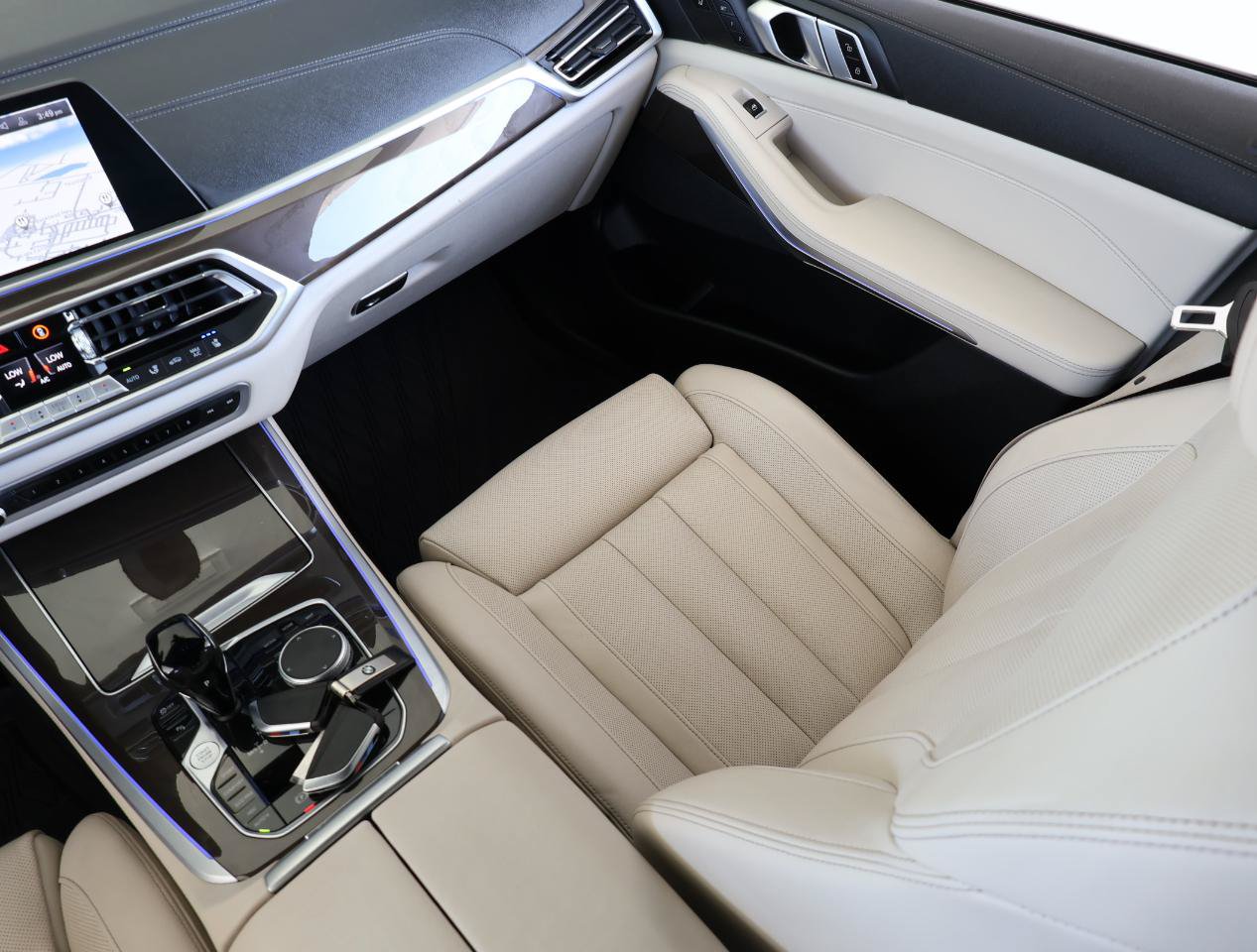 Used 2022 BMW X5 xDrive40i w/ M Sport Package AWD/4WD image 18