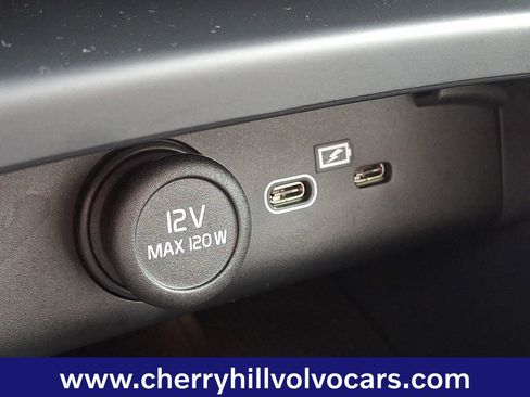 Certified 2025 Volvo XC40 B5 Ultra w/ Protection Package Premier image 27