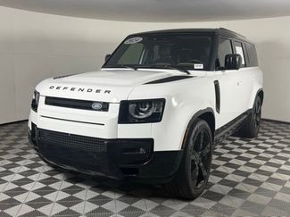 Used 2024 Land Rover Defender 130 X-Dynamic SE video 2