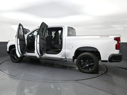 Used 2025 Chevrolet Silverado 1500 LT Trail Boss AWD/4WD image 32