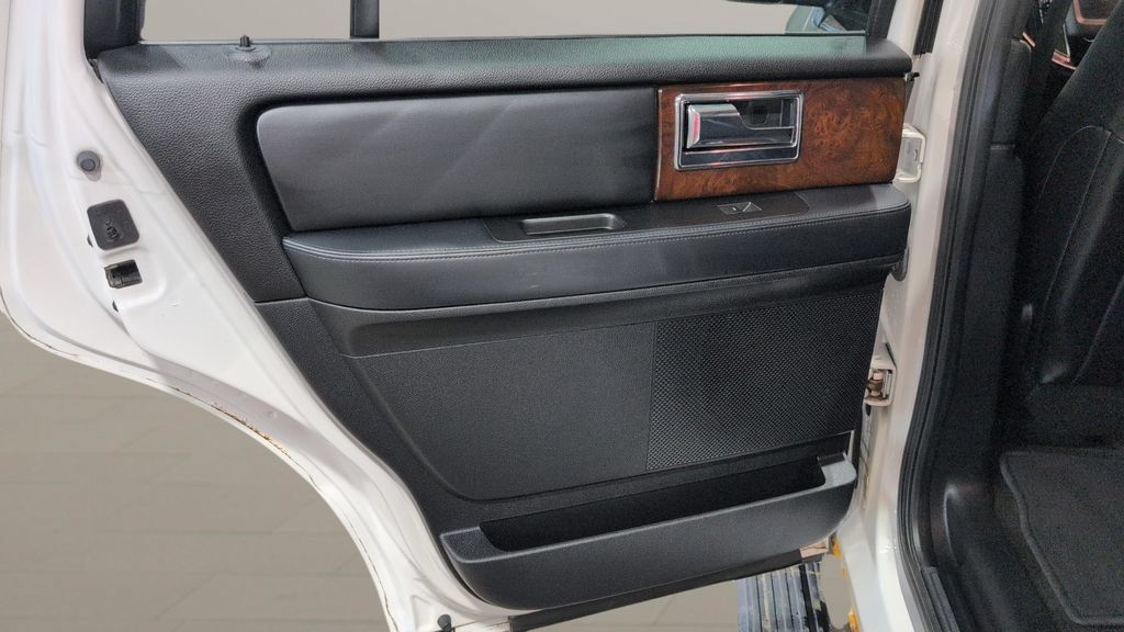 Used 2017 Lincoln Navigator Select AWD/4WD image 17