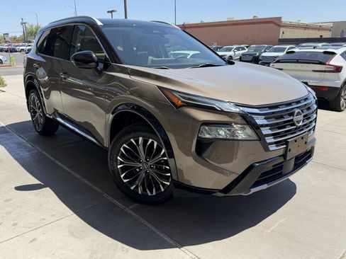 Used 2024 Nissan Rogue Platinum AWD/4WD image 6