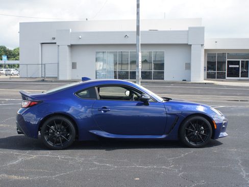 Used 2023 Toyota GR86 Premium RWD image 19