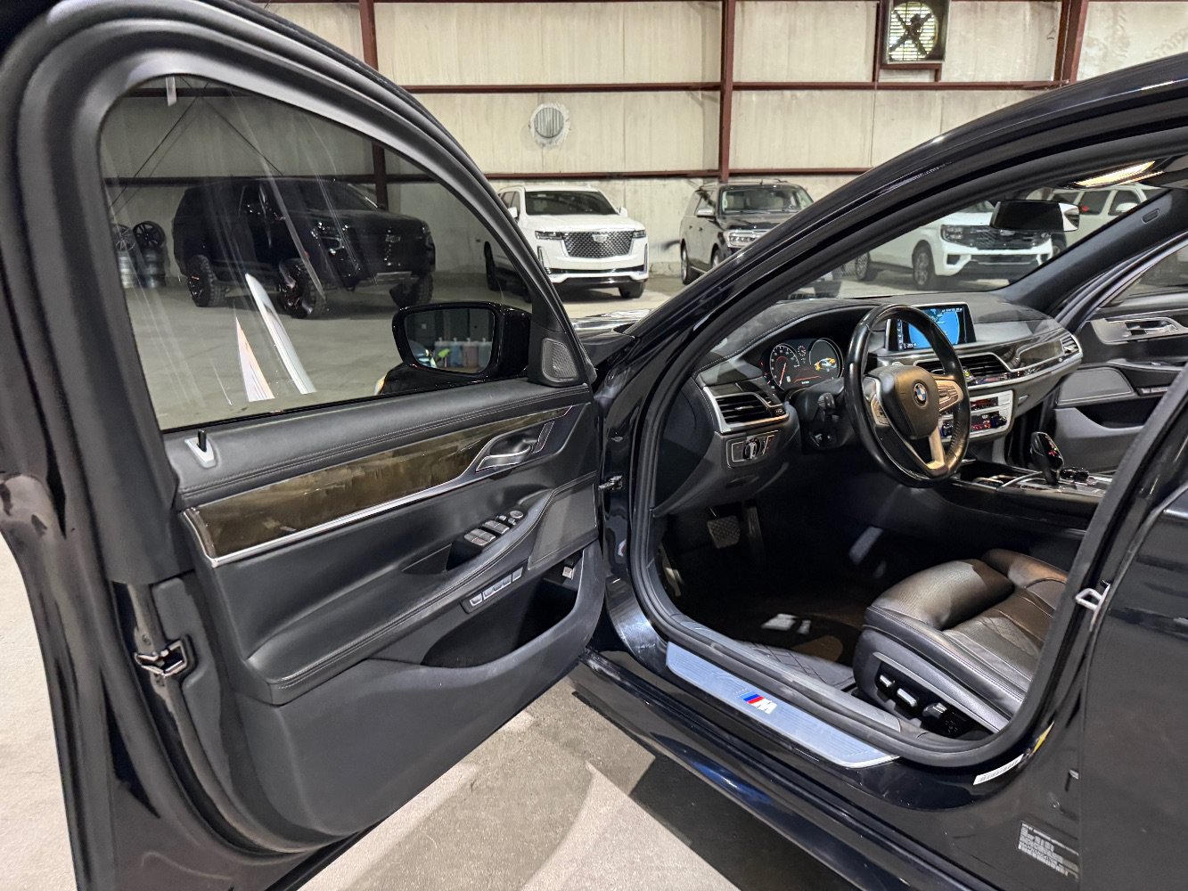 Used 2016 BMW 750i xDrive AWD/4WD image 12