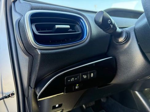 Used 2017 Toyota Prius Three Touring FWD image 13