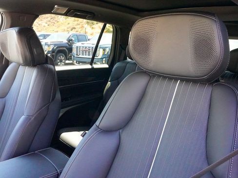 New 2027 Cadillac Vistiq Sport w/ LPO, Floor Liner Package AWD/4WD image 13